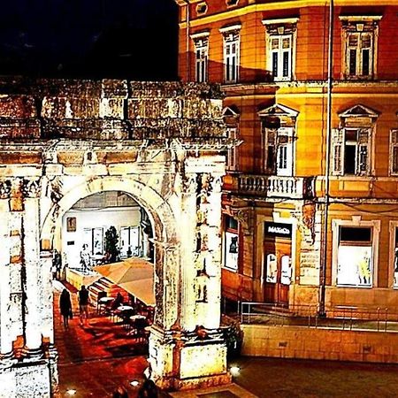 Apartmani Delas Pjescana Uvala Buitenkant foto