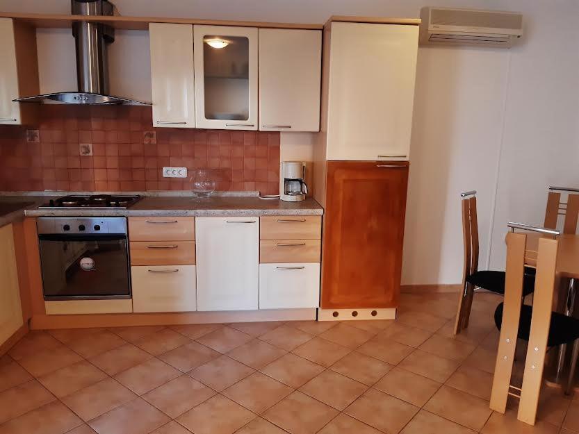 Apartmani Delas Pjescana Uvala Buitenkant foto