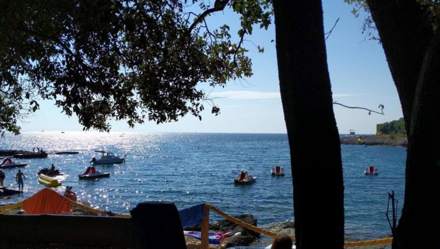 Apartmani Delas Pjescana Uvala Buitenkant foto