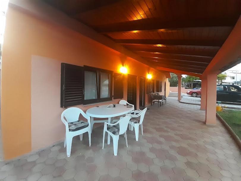 Apartmani Delas Pjescana Uvala Buitenkant foto