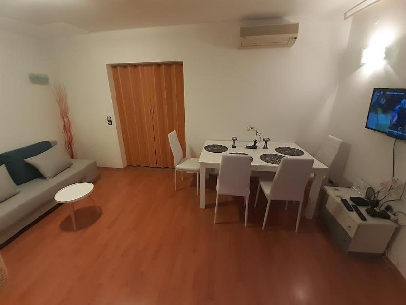Apartmani Delas Pjescana Uvala Buitenkant foto