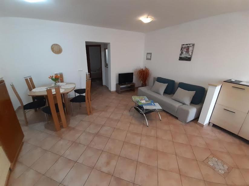 Apartmani Delas Pjescana Uvala Buitenkant foto