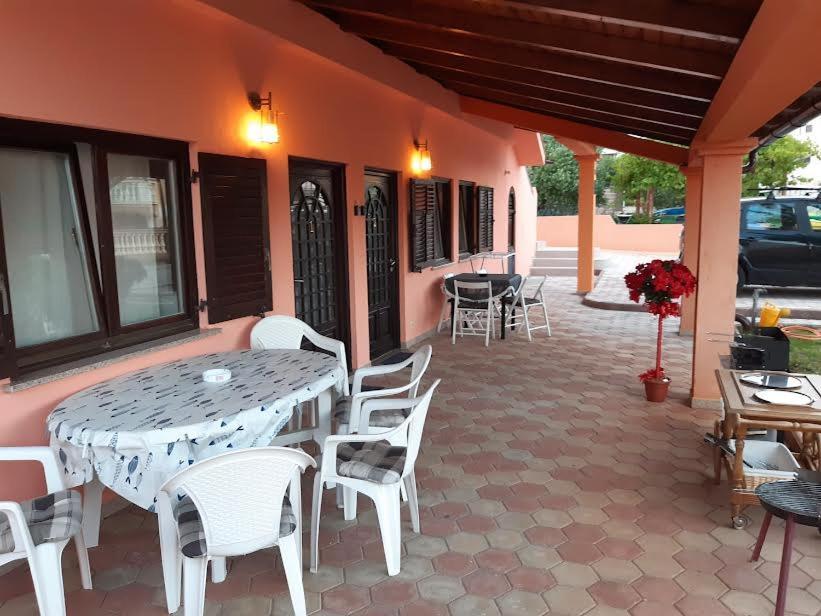 Apartmani Delas Pjescana Uvala Buitenkant foto