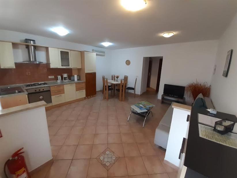 Apartmani Delas Pjescana Uvala Buitenkant foto