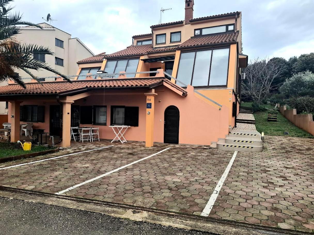 Apartmani Delas Pjescana Uvala Buitenkant foto