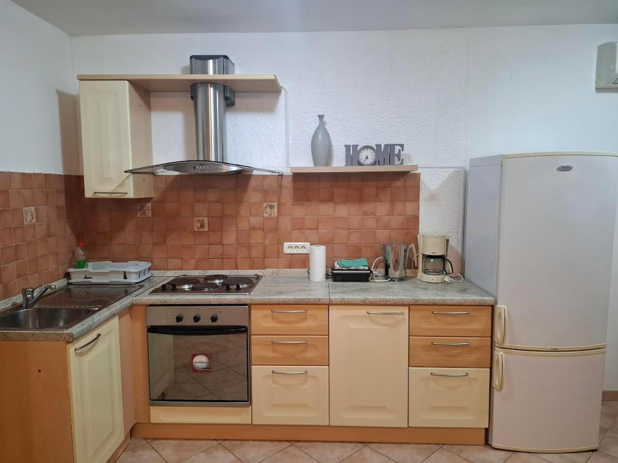 Apartmani Delas Pjescana Uvala Buitenkant foto